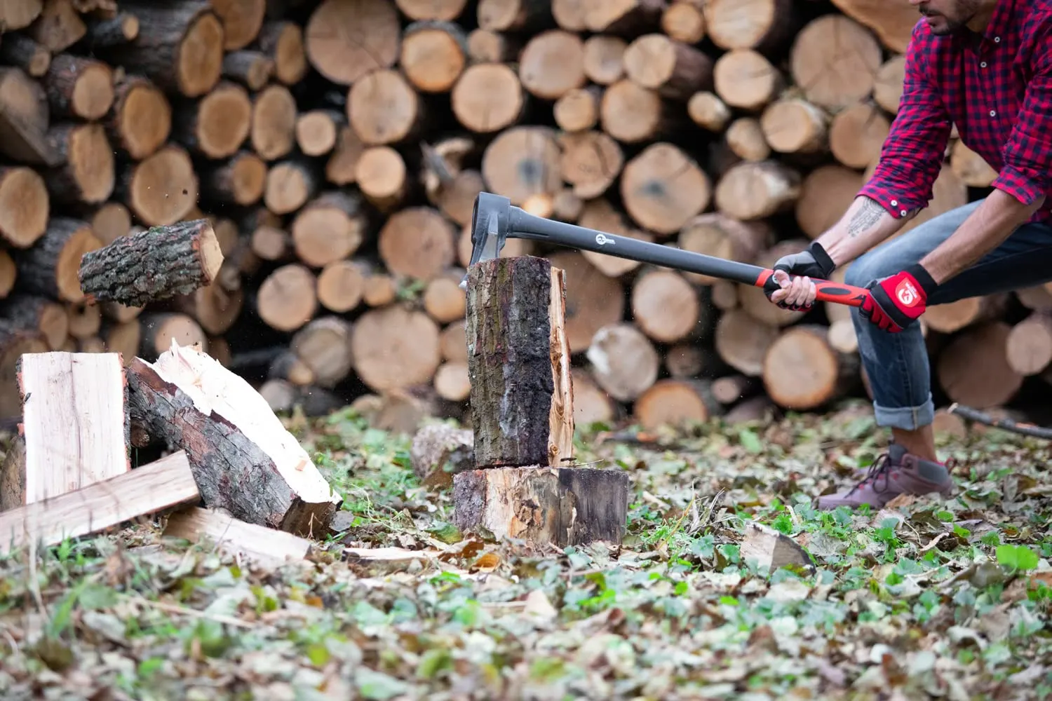 INTERTOOL 36” Splitting Axe, Wood Splitter Maul, Log Ax, Shock Absorbing Fiberglass Anti-Slip Handle with Blade Cover HT-0275